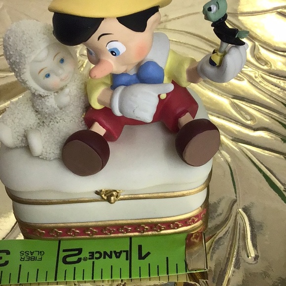 Department 56 Snowbabies guest collection. Walt Disney Showcase collection - Picture 13 of 13
